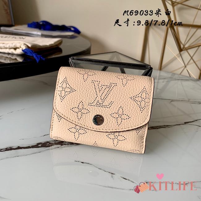Kitlife Louis Vuitton Beige Iris Mahina XS Wallet - M69033 - 9.8 x 7.8 x 1.0 cm - 1
