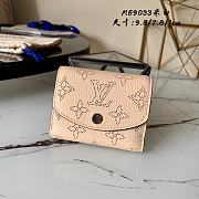 Kitlife Louis Vuitton Beige Iris Mahina XS Wallet - M69033 - 9.8 x 7.8 x 1.0 cm - 1