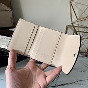 Kitlife Louis Vuitton Beige Iris Mahina XS Wallet - M69033 - 9.8 x 7.8 x 1.0 cm - 4