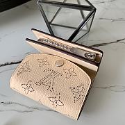 Kitlife Louis Vuitton Beige Iris Mahina XS Wallet - M69033 - 9.8 x 7.8 x 1.0 cm - 2