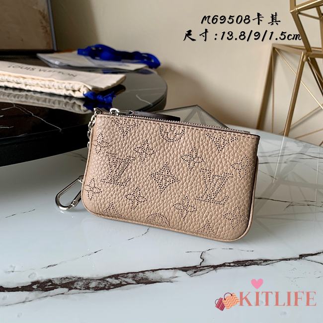 Kitlife Louis Vuitton Key Pouch Mahina Leather Beige - M69508 - 13.8X9X1.5cm - 1