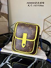 Kitlife Louis Vuitton CHRISTOPHER WEARABLE WALLET Fluorescent Yellow - M80793 -15 x 17 x 8 cm  - 1