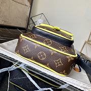 Kitlife Louis Vuitton CHRISTOPHER WEARABLE WALLET Fluorescent Yellow - M80793 -15 x 17 x 8 cm  - 2