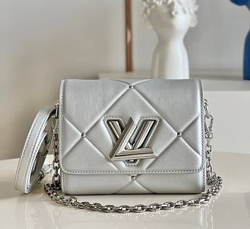 Kitlife Louis Vuitton Twist PM Argent - M59031 - 19 x 15 x 9 cm