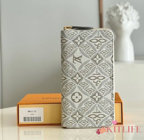 Kitlife Louis Vuitton Zippy Wallet Monogram Ecru Beige / Taupe Brown - M81172 - 19.5x10.5x2.5cm - 1
