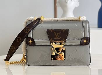 Kitlife Louis Vuitton Wynwood Monogram Vernis Leather in Gray - M90516 -  21.0 x 14.0 x 9.0 cm