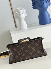 Kitlife Louis Vuitton Wynwood Monogram Vernis Leather in Black - M90516 -  21.0 x 14.0 x 9.0 cm - 4