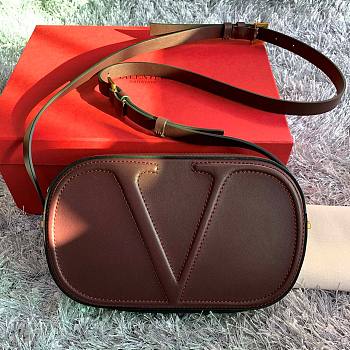 Ktilife Valentino Garavani VLOGO Leather Camera Bag Burgundy – 25x15.5x6cm