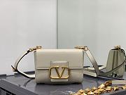 Kitlife Valentino STUD SIGN GRAINY CALFSKIN SHOULDER BAG White - 20 x 15 x 7 cm - 2