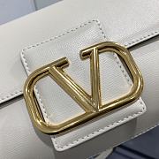 Kitlife Valentino STUD SIGN GRAINY CALFSKIN SHOULDER BAG White - 20 x 15 x 7 cm - 5