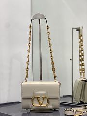 Kitlife Valentino STUD SIGN GRAINY CALFSKIN SHOULDER BAG White - 20 x 15 x 7 cm - 6