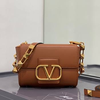 Kitlife Valentino STUD SIGN GRAINY CALFSKIN SHOULDER BAG Brown - 20 x 15 x 7 cm