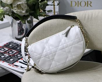 Kitlife Dior Small Vibe Hobo Bag White - M7200O - 20 x 15 x 7 cm 