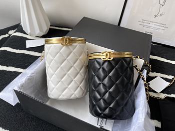 Kitlife Chanel Classic Bucket Bag Black and White