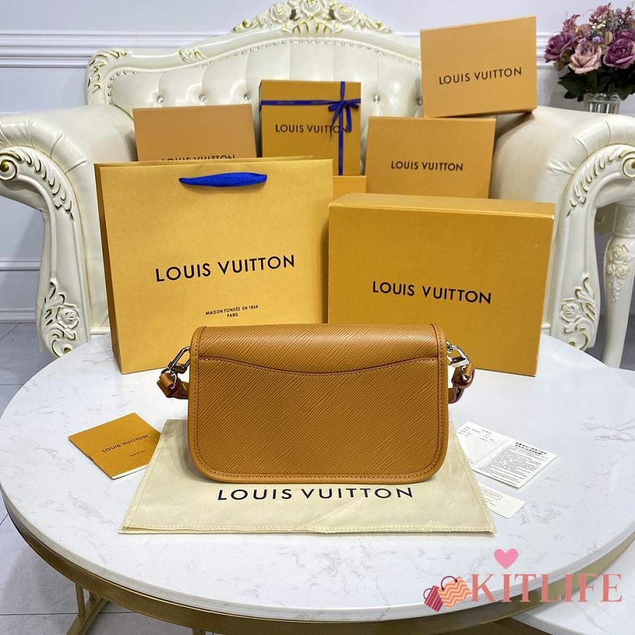 Louis Vuitton Buci bag in honey gold #BAGSPOTTR #dubai #louisvuitton #, LOUIS  VUITTON