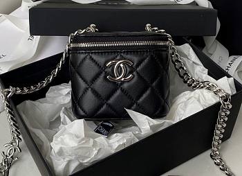 Kitlife Chanel Black Vanity Case With Mirror and Shiny Lambskin - 12cm