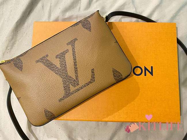 Kitlife Louis Vuitton Reverse Monogram Giant Double Zip Pochette - 20 x 12.5 x 3 cm - 1