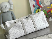 Kitlife Louis Vuitton KEEPALL BANDOULIÈRE 50 Monogram White - M 44643 - 50 x 29 x 23 cm - 5
