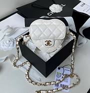 Kitlife Chanel Heart Clutch with Chain In White - AP2784 - 12 × 13 × 5.5 cm - 1