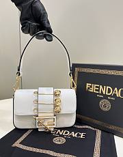 Kitlife Fendace Brooch mini baguette Fendace White leather bag - 20*13*5cm - 1