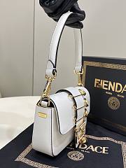 Kitlife Fendace Brooch mini baguette Fendace White leather bag - 20*13*5cm - 5