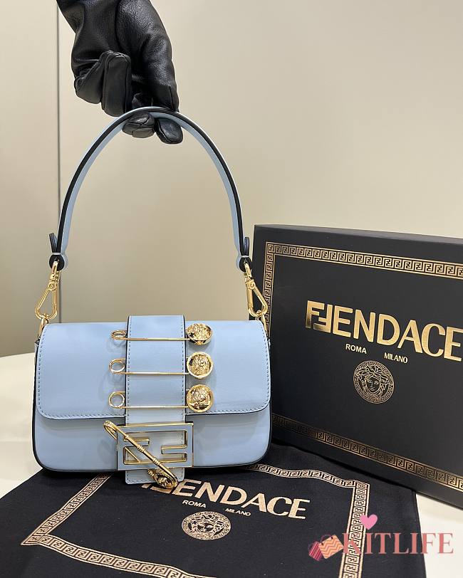 Kitlife Fendace Brooch mini baguette Fendace Blue leather bag - 20*13*5cm - 1