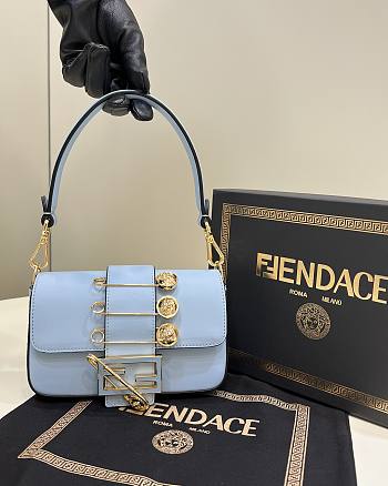 Kitlife Fendace Brooch mini baguette Fendace Blue leather bag - 20*13*5cm