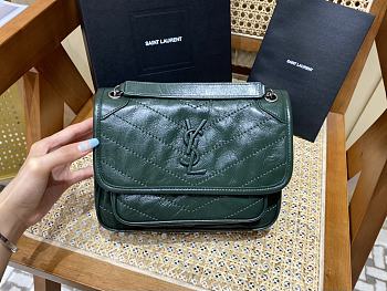 KITLIFE YSL NIKI BABY CHAIN BAG IN CRINKLED VINTAGE GREEN LEATHER - 21 X 16 X 7,5 CM