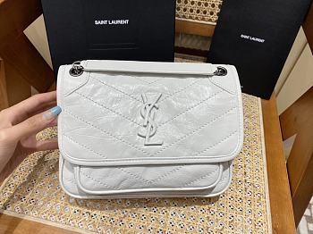 KITLIFE YSL NIKI BABY CHAIN BAG IN CRINKLED VINTAGE WHITE LEATHER - 21 X 16 X 7,5 CM