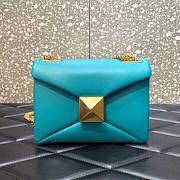 Kitlife Valentino ONE STUD NAPPA BAG WITH CHAIN Blue Gold Hardware - 19x14x11cm - 1