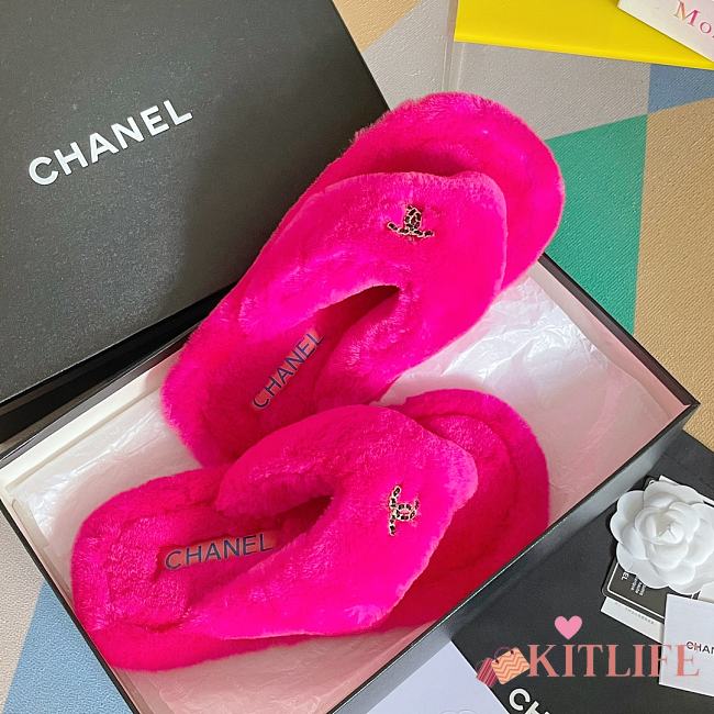 Kitlife Chanel Fuzzy Slippers (Black,White,Pink,Red,Yellow) - 1