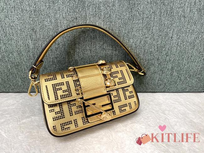 Kitlife Fendace Brooch Mini Baguette in gold perforated keather - 28x15x7xcm - 1