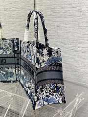 Kitlife Dior Book Tote Medium Blue Multicolor Zodiac Fantastico Embroidery  - 36 x 27.5 x 16.5 cm - 5