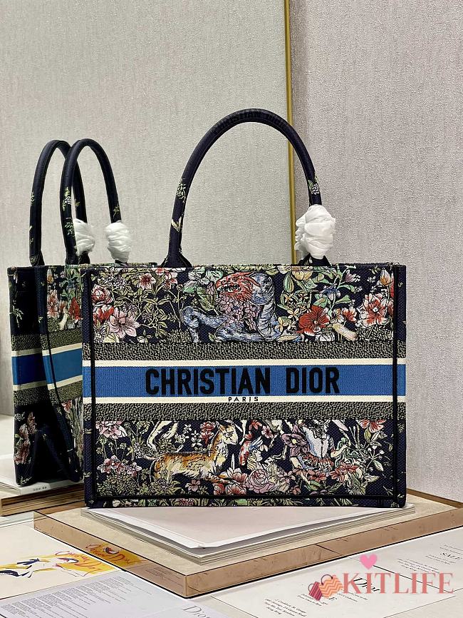 Kitlife Dior Book Tote Medium Blue D-Constellation Embroidery - 36 x 27.5 x 16.5 cm - 1
