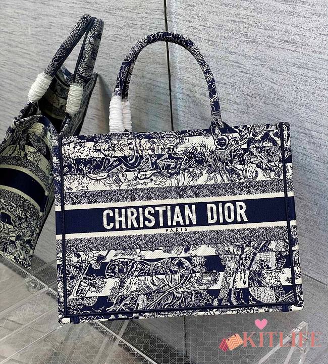 Kitlife Dior Book Tote Medium Blue Toile de Jouy Reverse Embroidery Lines - 35x28cm - 1