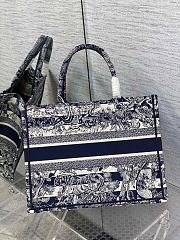 Kitlife Dior Book Tote Medium Blue Toile de Jouy Reverse Embroidery Lines - 35x28cm - 4