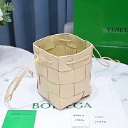 	 Kitlife Bottega Veneta Cassette Small Intrecciato Leather Bucket Porridge Bag - 19x14x13cm - 3