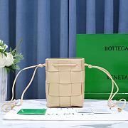 	 Kitlife Bottega Veneta Cassette Small Intrecciato Leather Bucket Porridge Bag - 19x14x13cm - 4