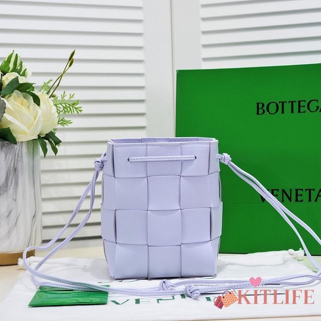 	 Kitlife Bottega Veneta Cassette Small Intrecciato Leather Bucket Light Purple Bag - 19x14x13cm - 1