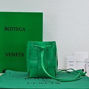 Kitlife Bottega Veneta Cassette Small Intrecciato Leather Bucket Parakeet Bag - 19x14x13cm - 3