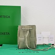 Kitlife Bottega Veneta Cassette Small Intrecciato Leather Bucket Travertine Bag - 19x14x13cm - 5