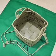 Kitlife Bottega Veneta Cassette Small Intrecciato Leather Bucket Travertine Bag - 19x14x13cm - 2