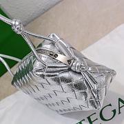 	 Kitlife Bottega Veneta Mini Loop Crossbody Bag Silver - 17*10*6cm - 5