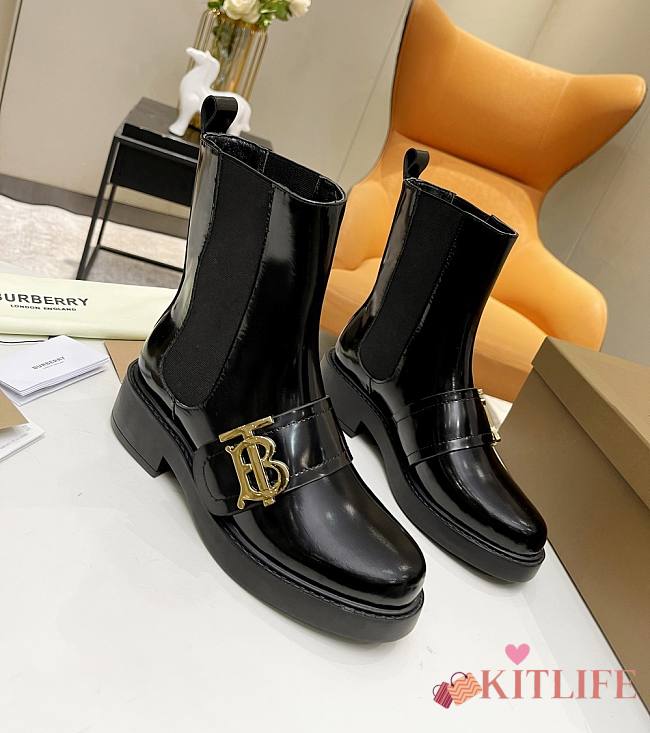 Kitlife Burberry Monogram Motif Patent Leather Chelsea Boots in Black  - 1