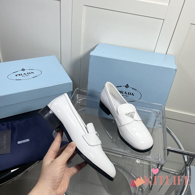 Kitlife Prada logo-plaque brushed leather loafers - White, Black - 1