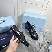 Kitlife Prada logo-plaque brushed leather loafers - White, Black - 2