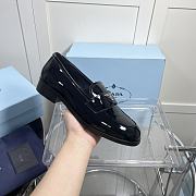 	 Kitlife Prada logo-plaque patent leather loafers  - 4