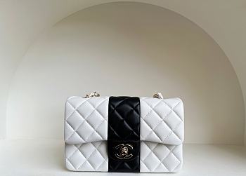 Kitlife Chanel White & black timeless classic flap bag - 12 × 20 × 6 cm