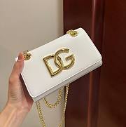 Kitlife Dolce & Gabbana White DG Logo Chained Crossbody Bag - 21*13*3.5cm - 1