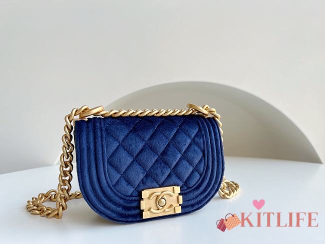 Kitlife Chanel SMALL BOY CHANEL MESSENGER BAG Velvet & Gold Metal Navy Blue - 15x9.5x4.5cm - 1